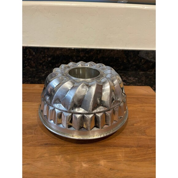 Vintage Kaiser Bundt Pan Jello Mold - Picture 1 of 9